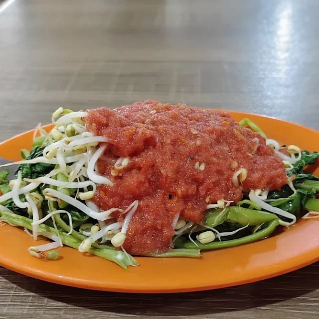 Plecing kangkung dengan sambal tomat