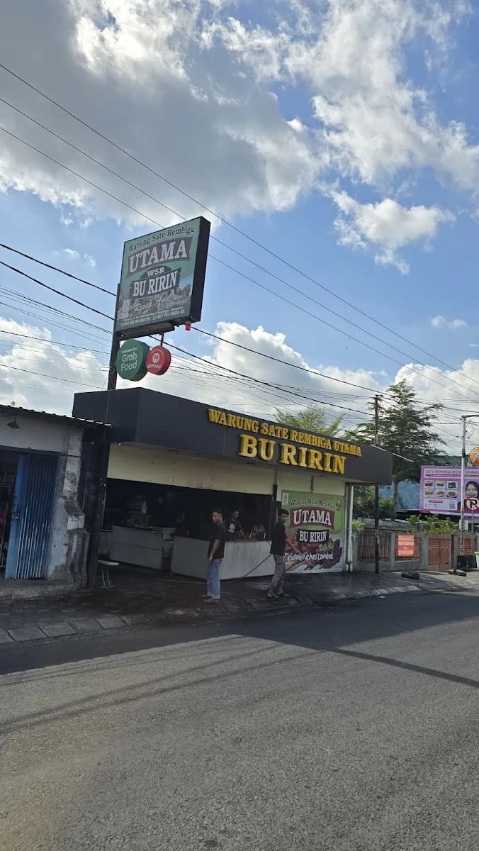 Papan nama warung di tepi Jalan Dr. Wahidin